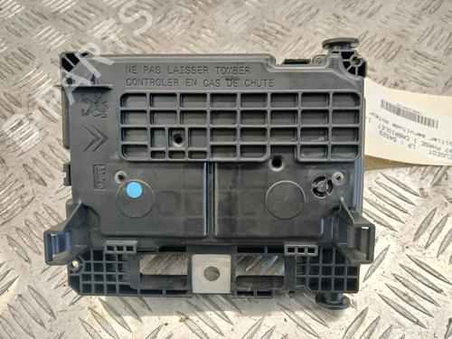 Used Fuse box Fuse box 37766734 37766734