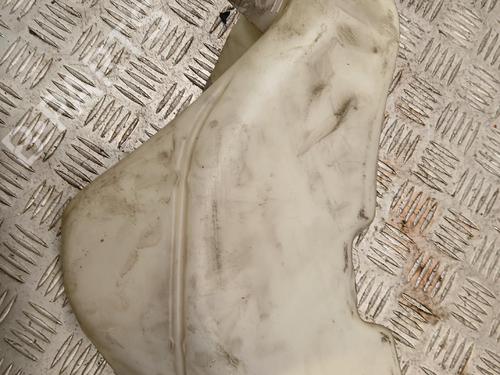 windscreen-washer-tank-vw-passat-b5-variant-3b5-1997-1998-1999-2000-2001-39942006 main image