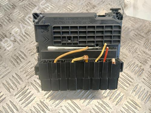 Used Fuse box Fuse box 37677076 37677076