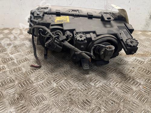 Right headlight BMW 3 (E46) 320 d | BP38681226C29 - Image 1