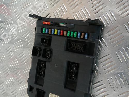 Used Fuse box Fuse box 37367880 37367880