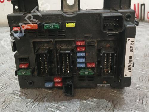 Used Fuse box Fuse box 37362526 37362526