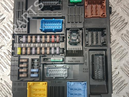 Used Fuse box Fuse box 37370221 37370221