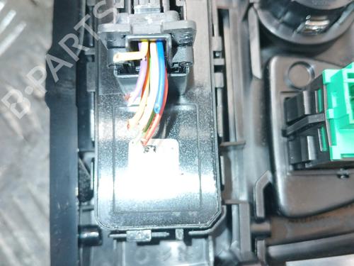 Console centrale Console centrale PEUGEOT 308 II (LB_, LP_, LW_, LH_, L3_) 1.2 THP 130 (131 hp) 37369296 37369296