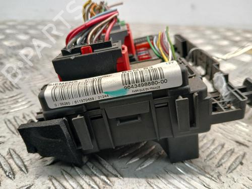 Used Fuse box Fuse box PEUGEOT 206 Hatchback (2A/C) 1.4 i (75 hp) 39982306 39982306