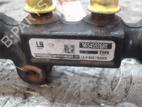 Used Injection rail Injection rail 37353649 37353649