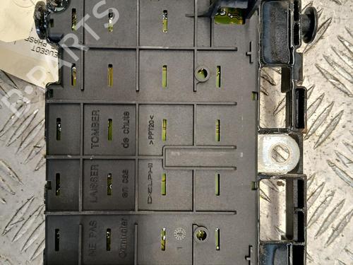 Used Fuse box Fuse box 38705800 38705800