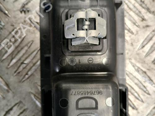 Used Interior handle Interior handle PEUGEOT 3008 II SUV (MC_, MR_, MJ_, M4_) 1.2 THP/ PureTech 130 (MRHNSM, MRHNSU, MRHNSJ, MRHNYW,... (131 hp) 40058729 40058729