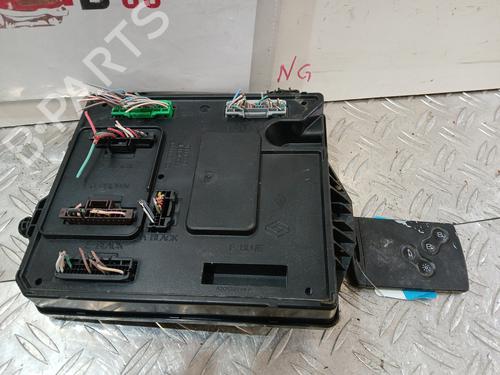 fuse-box-renault-megane-iii-coupe-dz01_-2008-2009-2010-2011-2012-2013-2014-2015-2016-37363502 main image