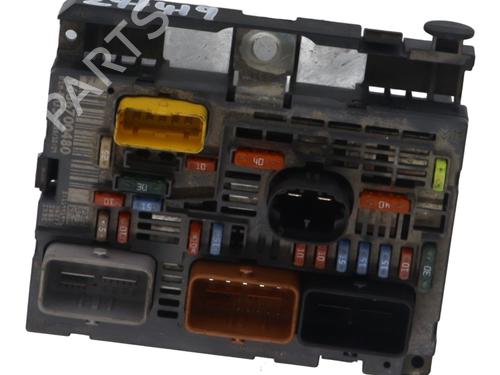 Used Fuse box Fuse box 37338948 37338948