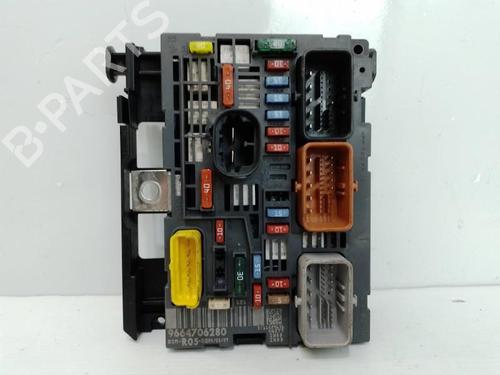 Used Fuse box Fuse box 37319427 37319427