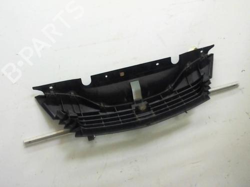 Used Grille Grille 37618015 37618015