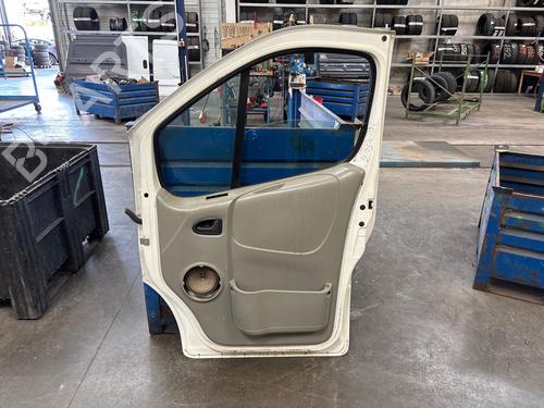 dr-hjre-fortil-renault-trafic-ii-van-fl-2001-38560890 main image