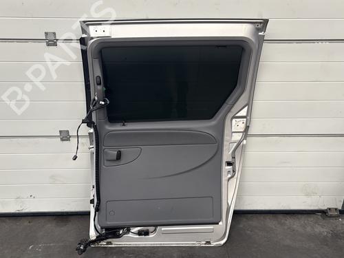 Used Right slide door Right slide door 37615982 37615982