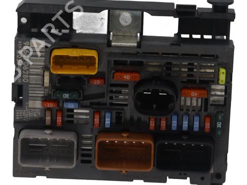 Used Fuse box Fuse box 37337740 37337740