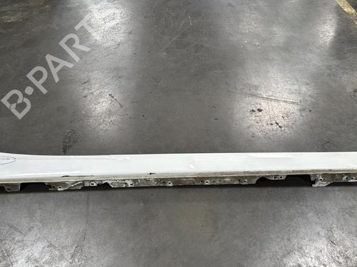 Used Right sideskirt Right sideskirt 37614792 37614792