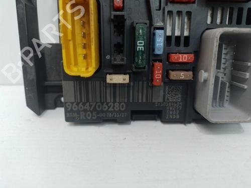 Used Fuse box Fuse box 37320069 37320069