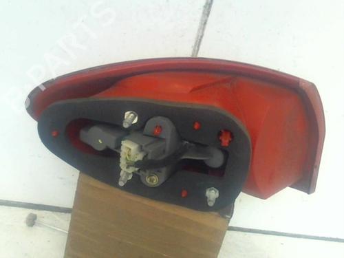 Used Right taillight Right taillight ALFA ROMEO 147 (937_) 1.9 JTD (937.AXF1A, 937.BXF1A) (101 hp) 37302617 37302617