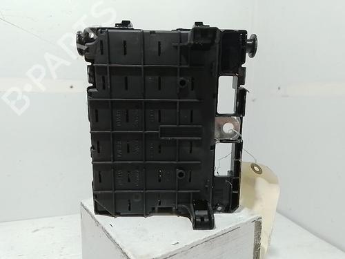 Used Fuse box Fuse box 37312043 37312043