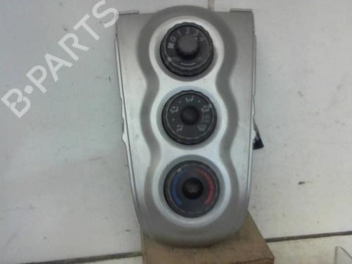 climate-control-toyota-yaris-_p9_-2005-2006-2007-2008-2009-2010-2011-2012-2013-2014-37300810 main image