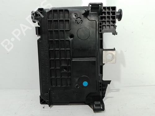 Used Fuse box Fuse box 37312070 37312070