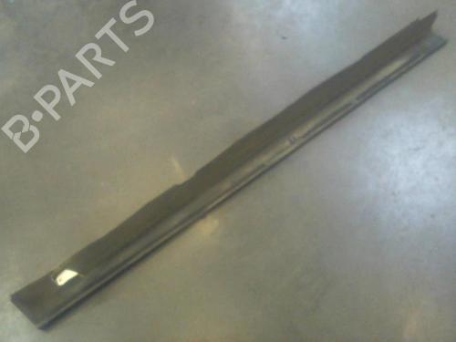 Used Right sideskirt Right sideskirt 37618221 37618221