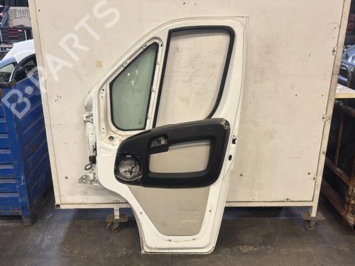 Used Right front door Right front door 37614446 37614446