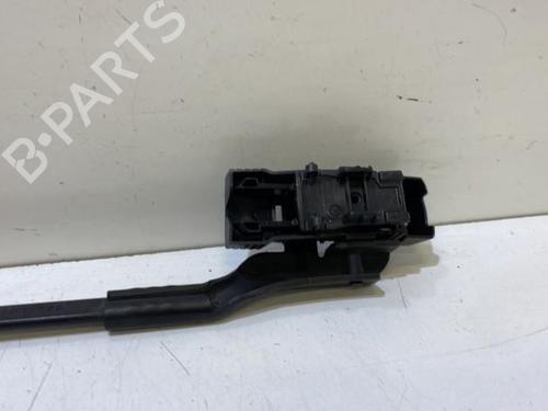 front-windshield-wiper-arm-bmw-x5-e70-2006-2007-2008-2009-2010-2011-2012-2013-37319166 main image