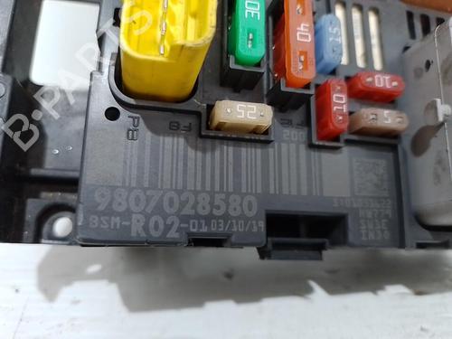 Used Fuse box Fuse box 37311879 37311879