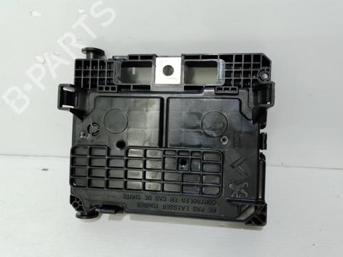 Used Fuse box Fuse box 37324360 37324360