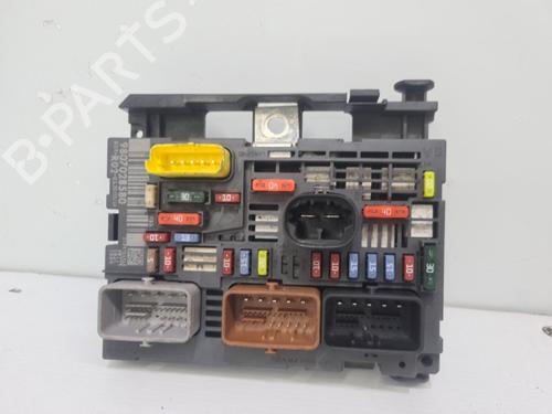 Used Fuse box Fuse box 37323409 37323409