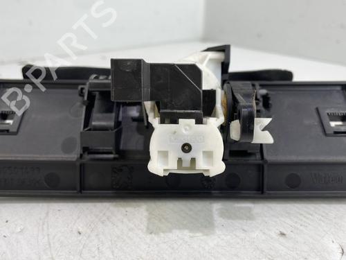 Used Tailgate handle Tailgate handle 37324492 37324492