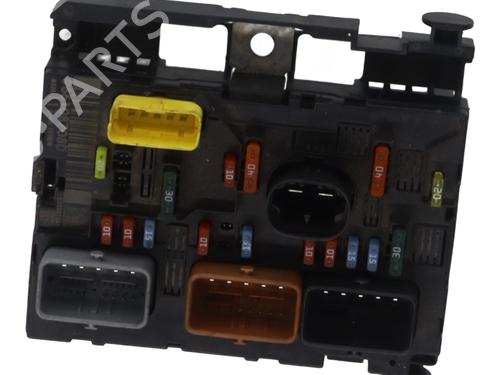 Used Fuse box Fuse box 37334654 37334654