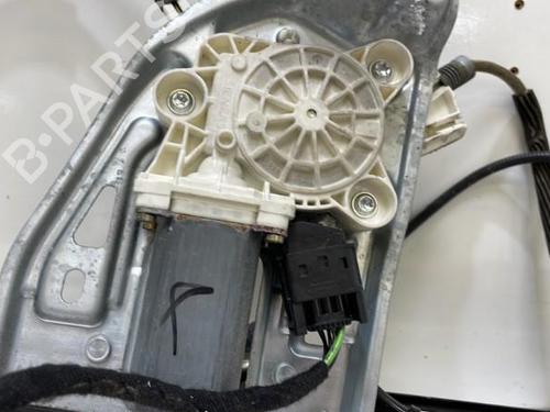 Rudehejsemekanisme ventre foran Rudehejsemekanisme ventre foran MERCEDES-BENZ C-CLASS T-Model (S203) C 200 CDI (203.207) (122 hp) 37321208 37321208