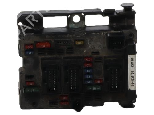 Used Fuse box Fuse box 38269951 38269951