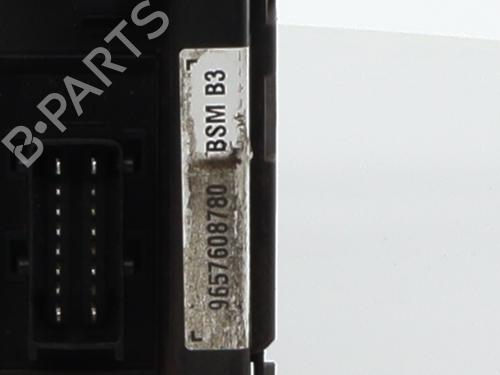 Used Fuse box Fuse box 37326962 37326962