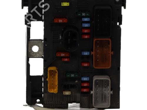 Used Fuse box Fuse box 37330288 37330288