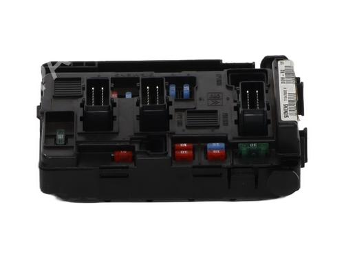 Used Fuse box Fuse box 37312891 37312891