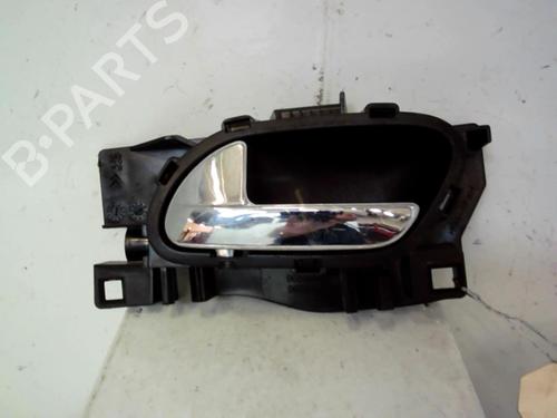 Used Front left interior door handle Front left interior door handle 37304988 37304988