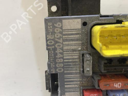 Used Fuse box Fuse box 37317856 37317856