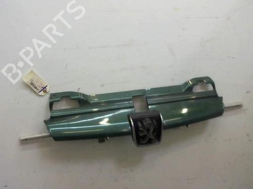 Used Grille Grille 37621750 37621750