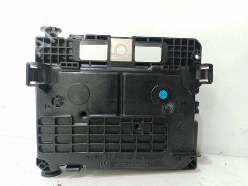Used Fuse box Fuse box 37324266 37324266