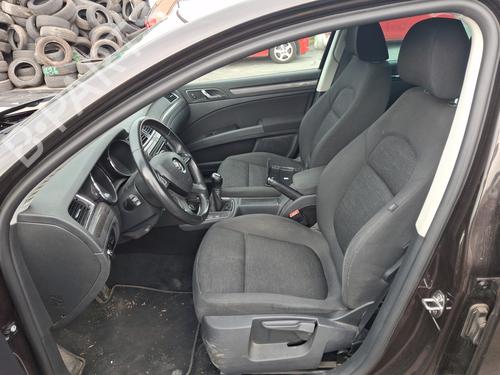 Headlight switch SKODA SUPERB II Estate (3T5) 1.6 TDI | BP37332979I24 - Image 11