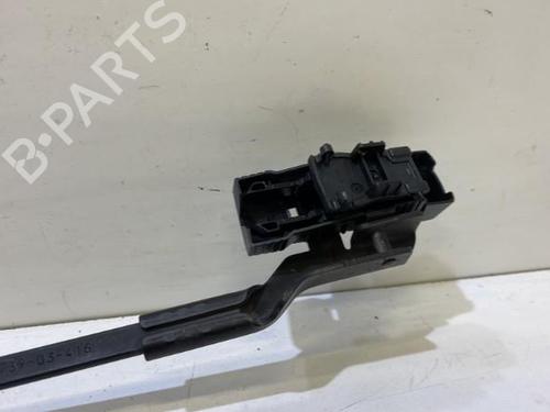 front-windshield-wiper-arm-bmw-x5-e70-2006-2007-2008-2009-2010-2011-2012-2013-37319165 main image