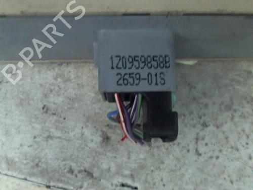 Left front window switch SKODA SUPERB II (3T4) 2.0 TDI | BP37302412I27 - Image 2