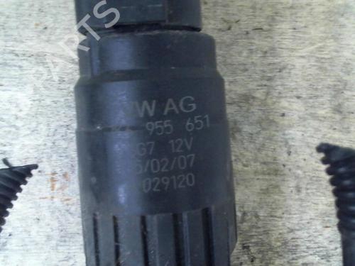 washer-pump-vw-touran-1t1-1t2-2003-2004-2005-2006-2007-2008-2009-2010-2011-37300705 main image