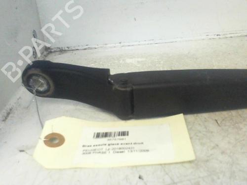 Used Front windshield wiper arm Front windshield wiper arm 37303810 37303810