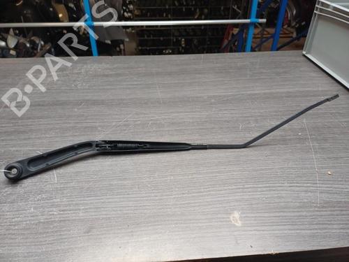 front-windshield-wiper-arm-nissan-juke-f15-2010-2011-2012-2013-2014-2015-2016-2017-2018-2019-37319515 main image