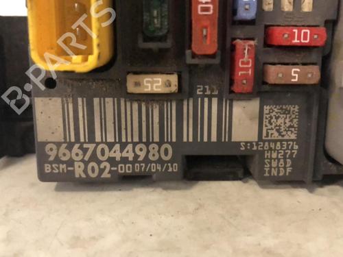Used Fuse box Fuse box 37309337 37309337