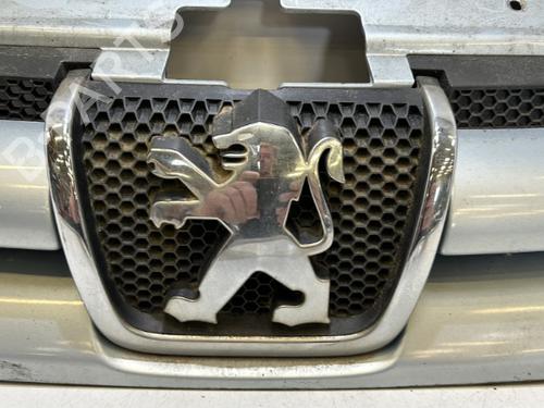 Used Grille Grille 37622035 37622035